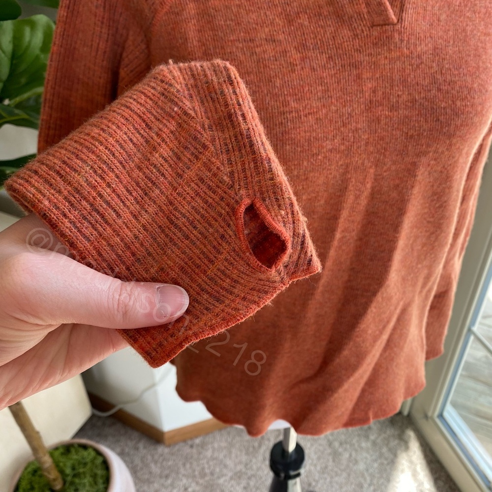 Mountain Hardware Wool V-Neck Pullover Sweater W/… - image 6